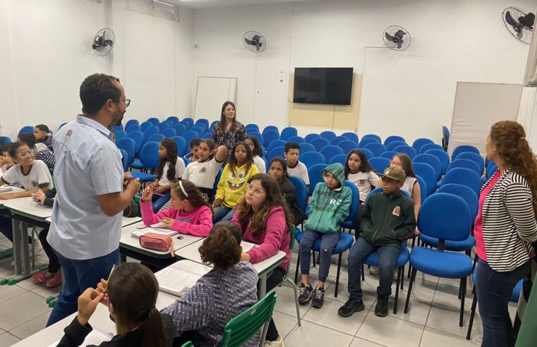 Hidrografia é tema de palestra ministra por agrônomos em escola