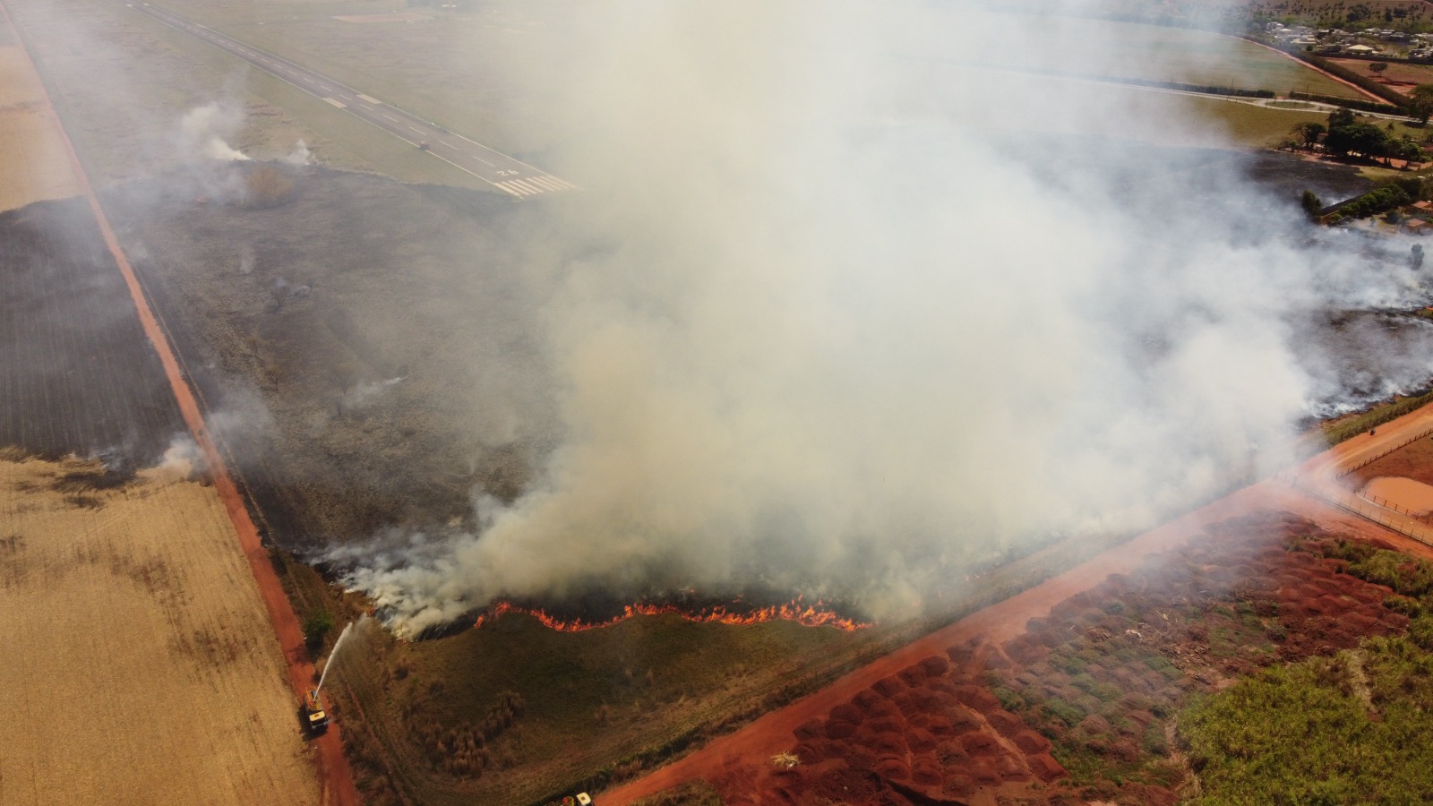 Incêndio no Aeroporto é controlado pelos Bombeiros e Defesa Civil