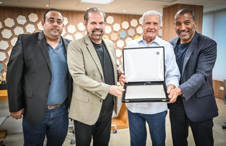 Ex-treinador e gerente do BEC é homenageado na  Federação Paulista de Futebol