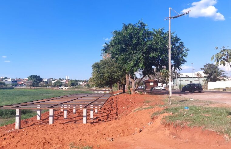 Estruturas metálicas para a implantação de decks no Parque dos Lagos começam a ser instaladas