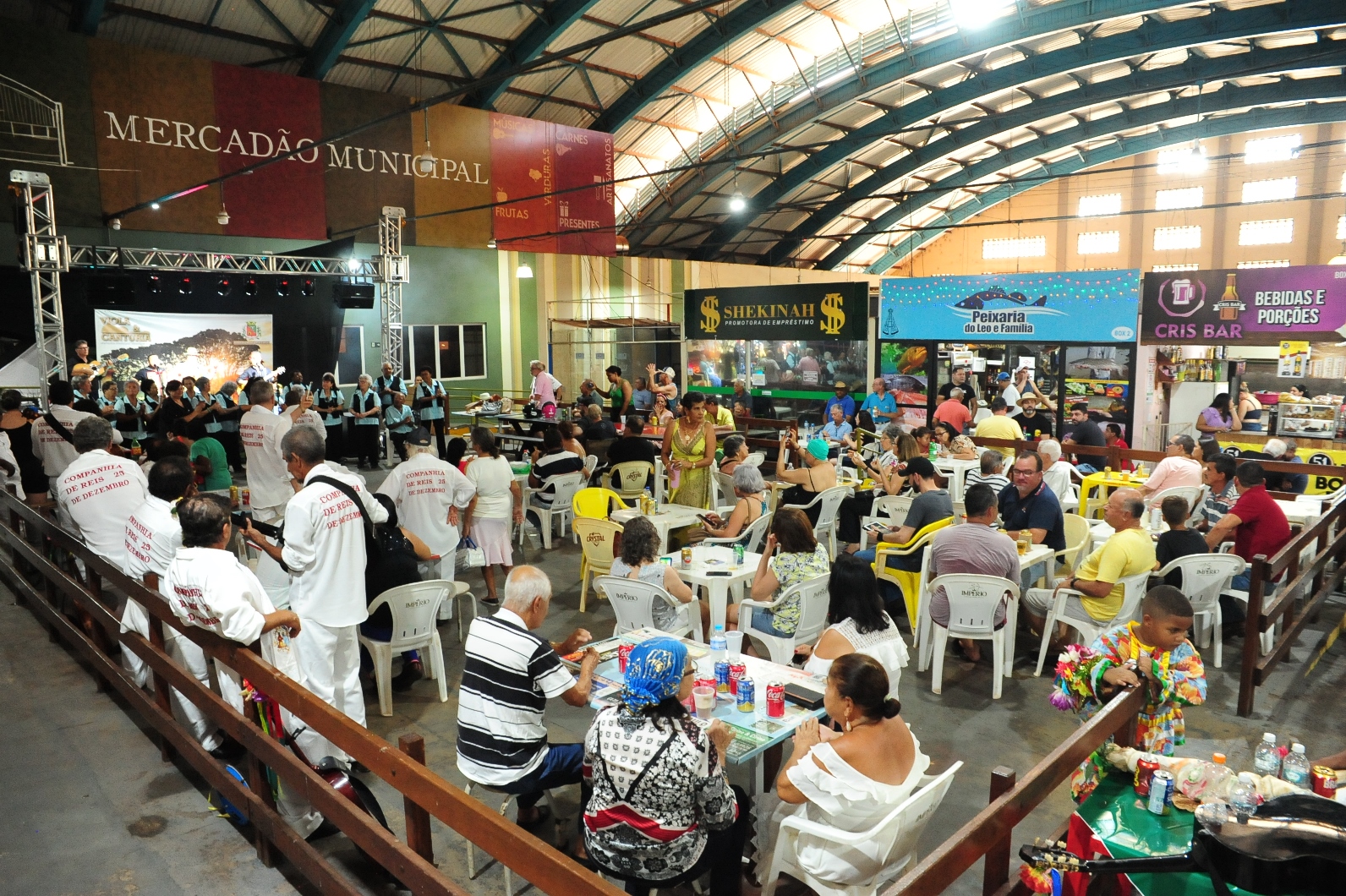 Aniversário de 11 anos do Viola e Canturia lota Mercadão Municipal