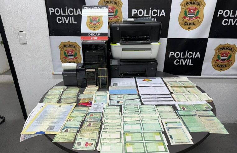 Polícia prende dupla por falsificar documentos e vendê-los em lan house no centro de SP