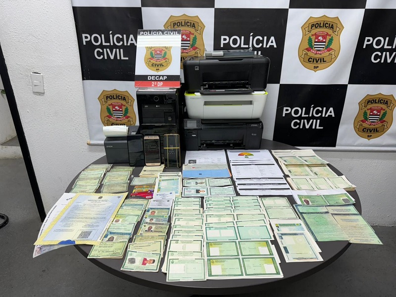 Polícia prende dupla por falsificar documentos e vendê-los em lan house no centro de SP