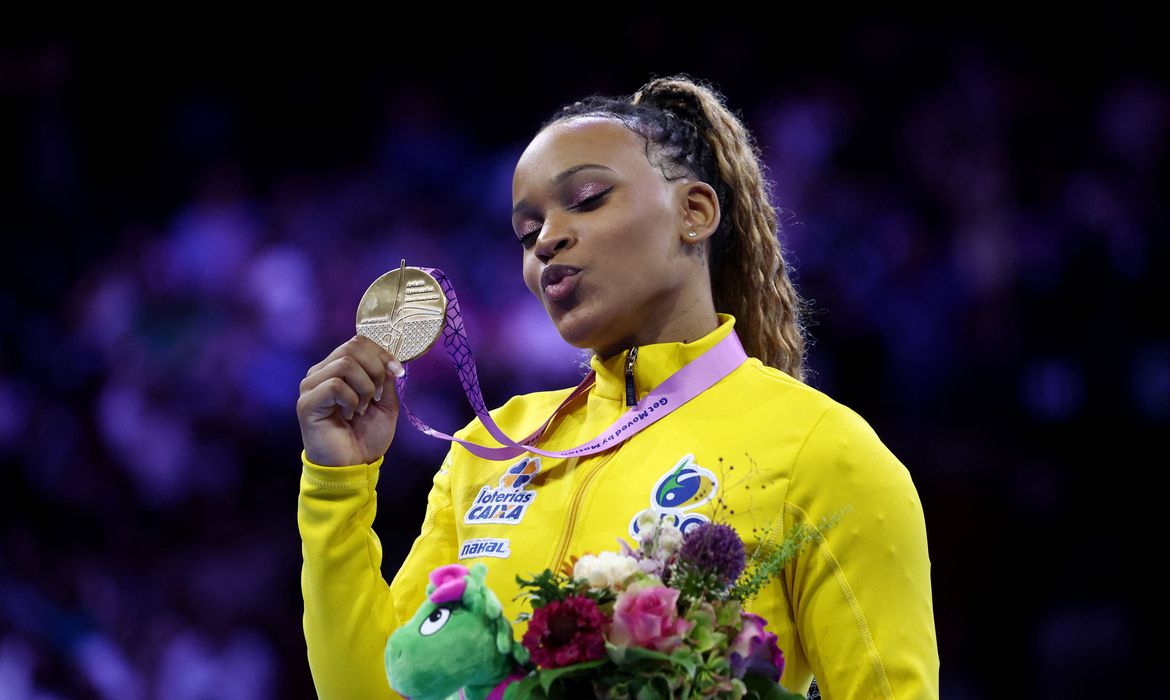 Rebeca Andrade é bicampeã mundial do salto na Bélgica