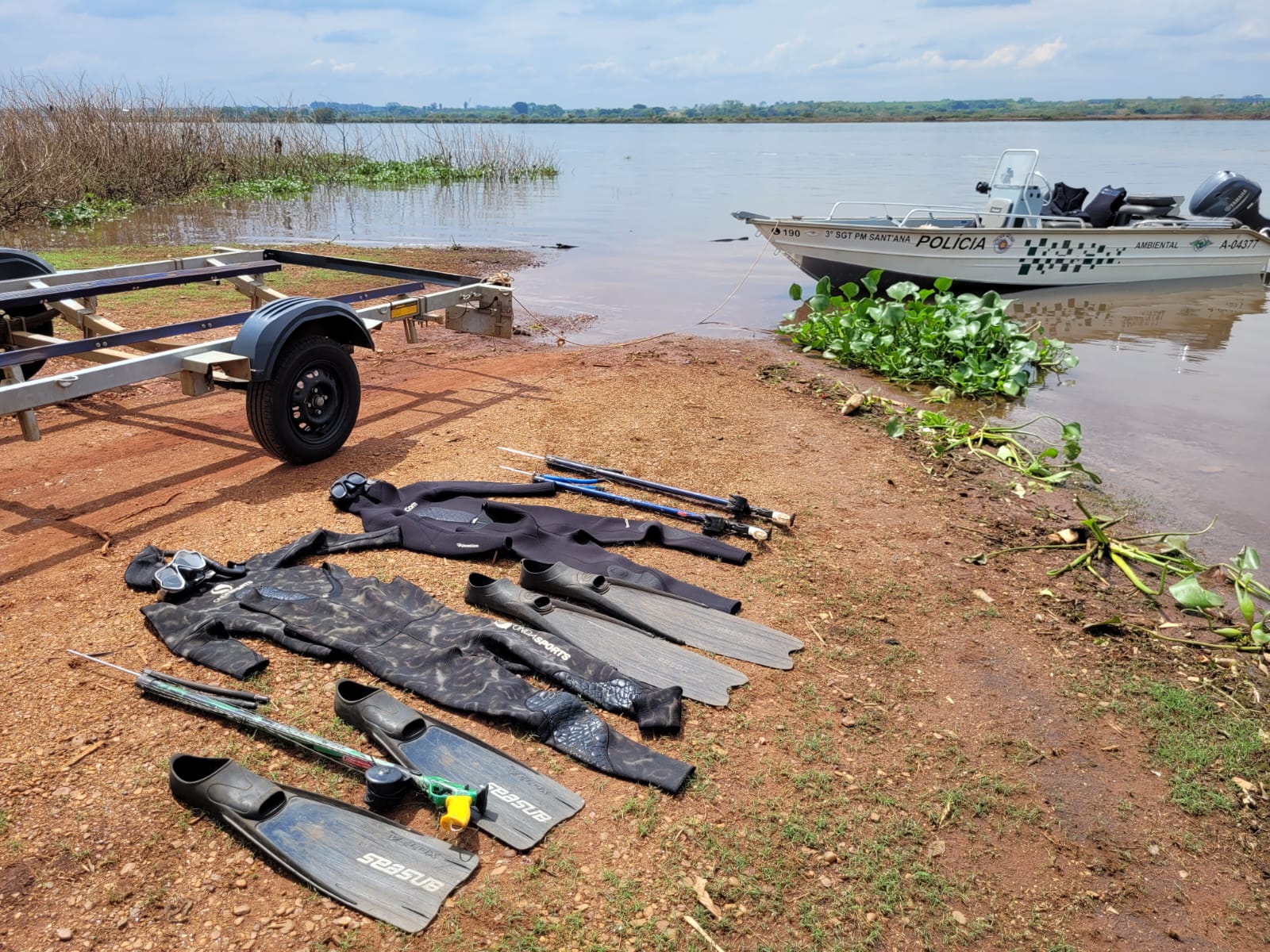 Polícia Ambiental flagra pescadores realizando pesca submersa com  15 kg de peixe