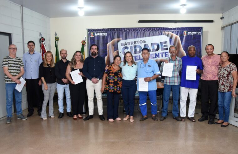 Servidores aposentados recebem homenagens  no mês da pessoa idosa