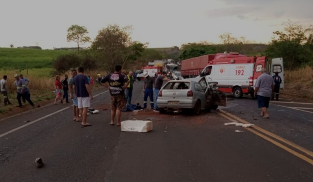 Um morto e seis feridos em colisão na Assis Chateaubriand