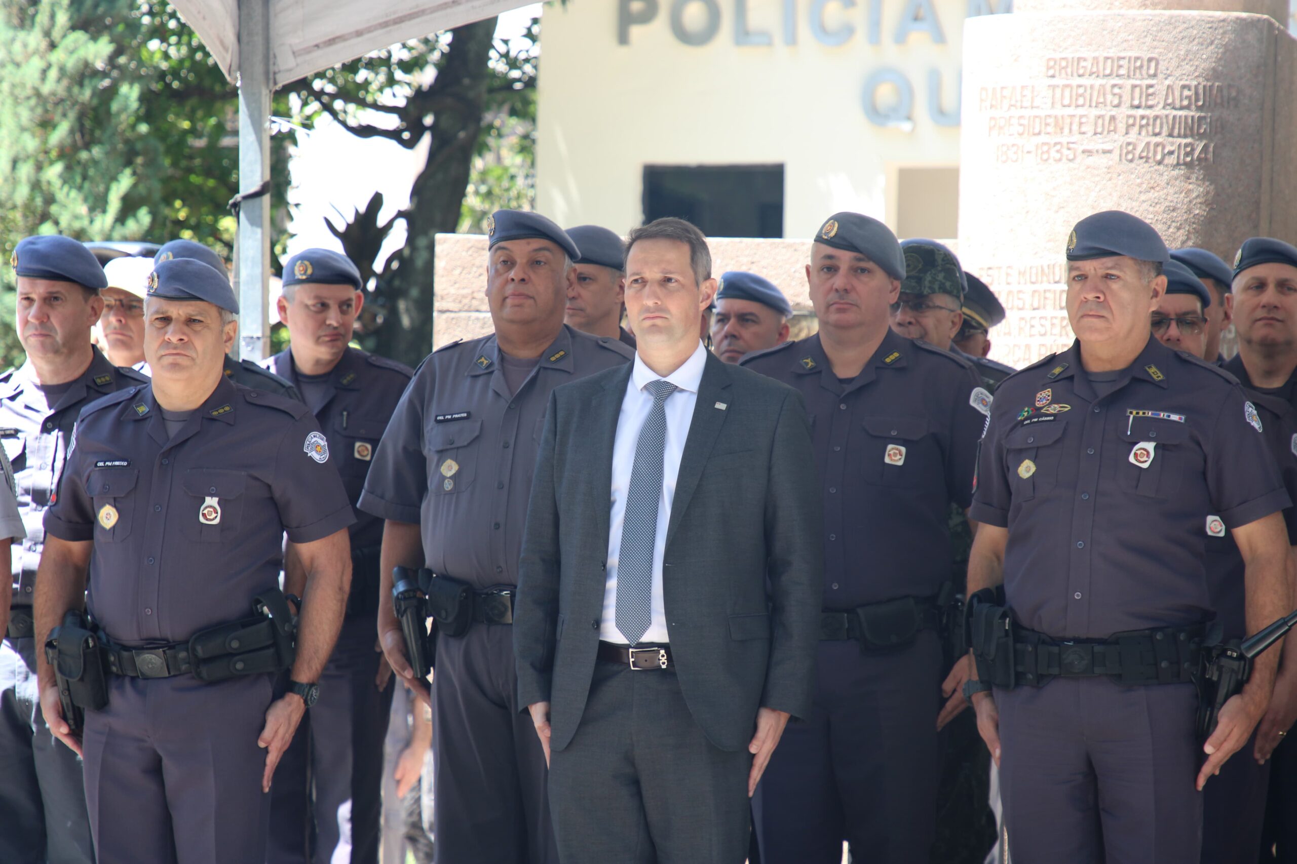 Cerimônia no centro de SP lembra policiais militares mortos