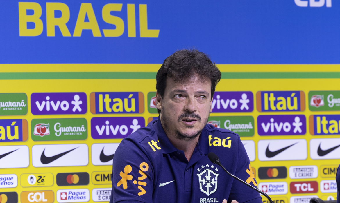 Diniz convoca seleção para jogos das Eliminatórias