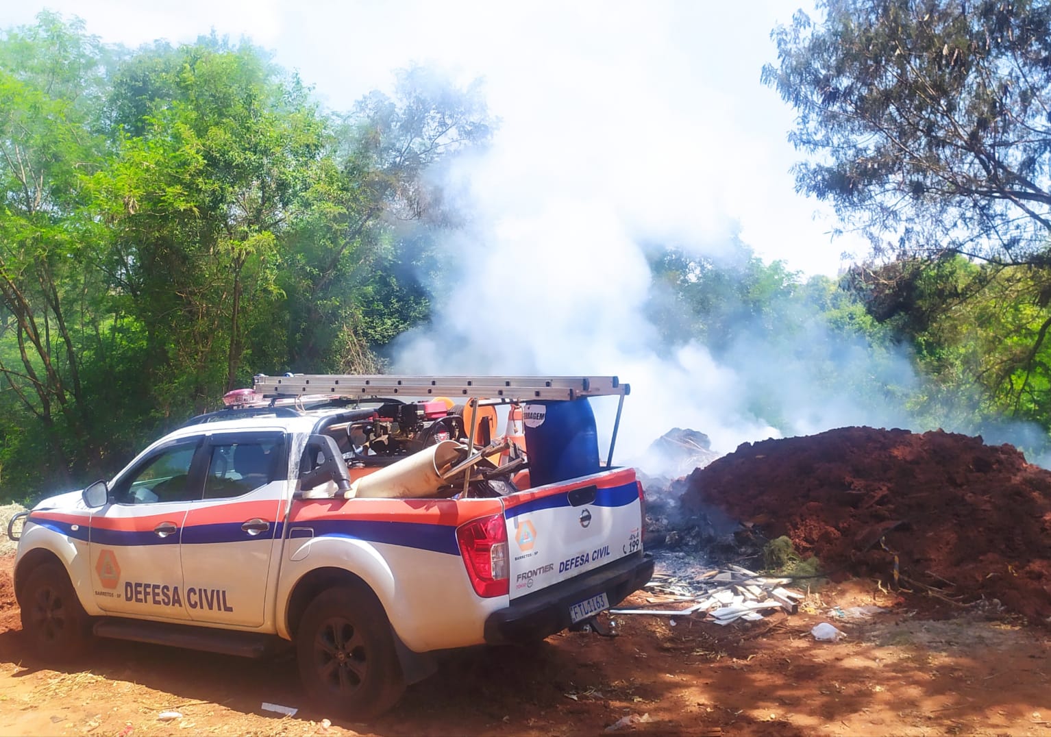 Defesa Civil apaga  incêndio no Jardim Etemp