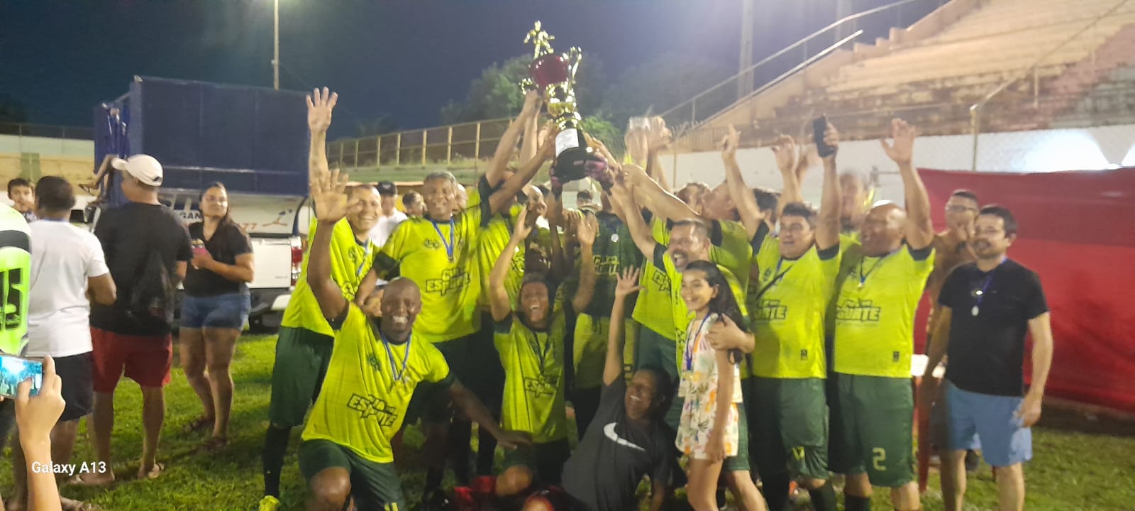 Ricardinho/Os Periquitos é campeão da 1ª  Copa Master