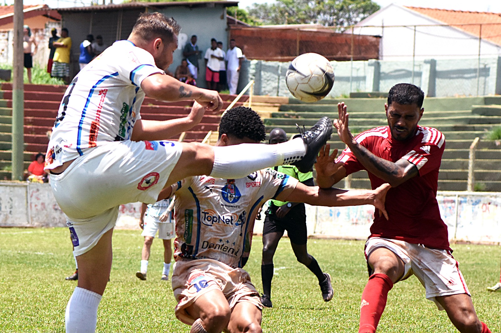 Primeiro jogo da final do varzeano termina empatado