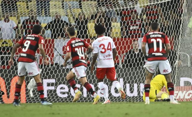 Bragantino perde no Rio e Botafogo fica no empate com o Fortaleza