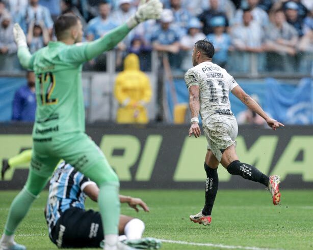 Corinthians vence, duelo pela liderança e clássico termina empatado