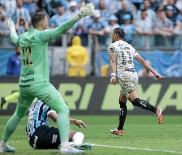 Corinthians vence, duelo pela liderança e clássico termina empatado