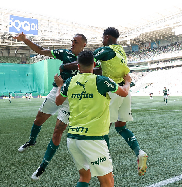 Palmeiras vence e fica próximo do título