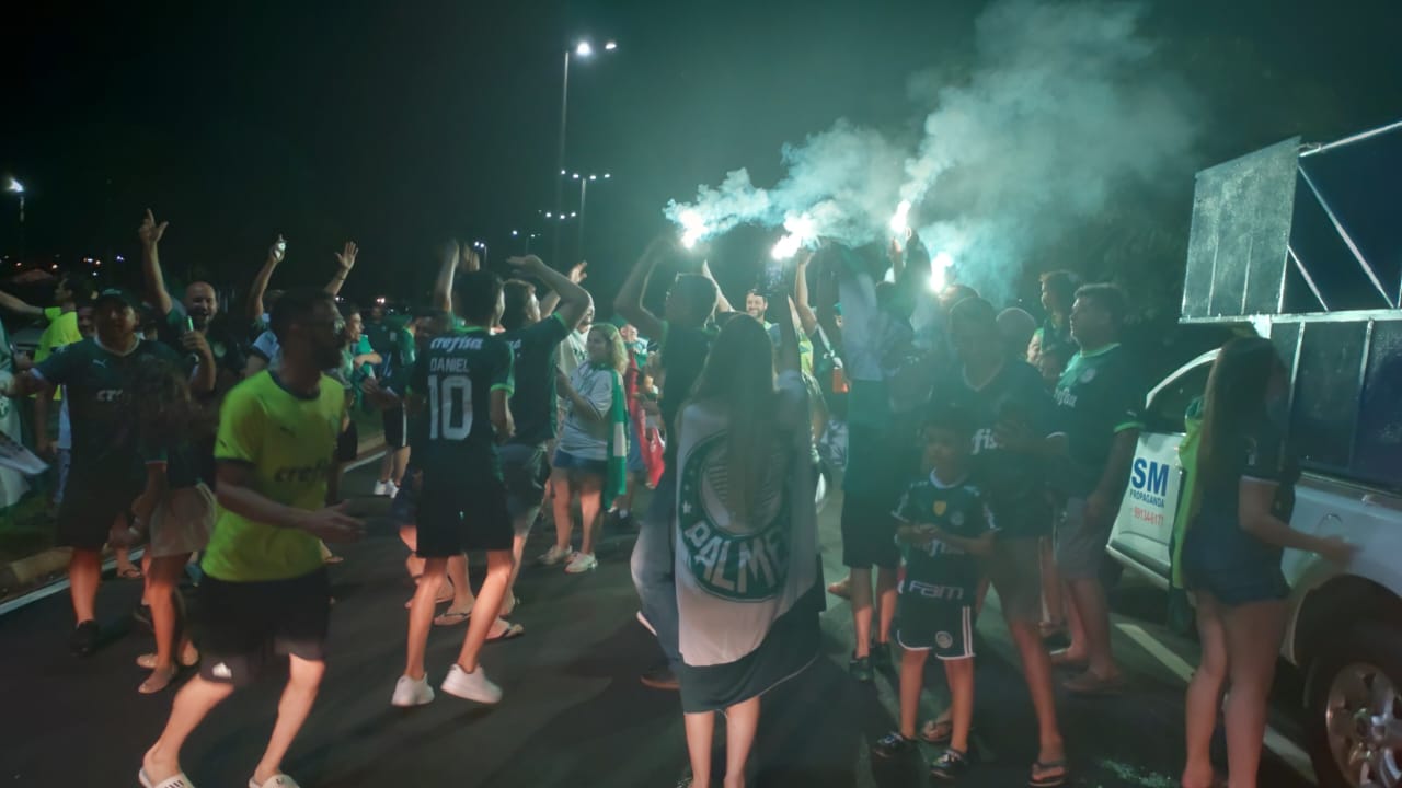 Torcida palmeirense comemora título na Região dos Lagos