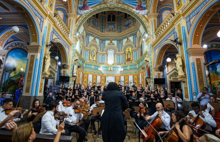 Coral Acordes Vocais do Hospital de Amor, com a participação da Companhia Minaz e da Orquestra Sinfônica Municipal de Barretos, realizaram “Concerto Natalino”