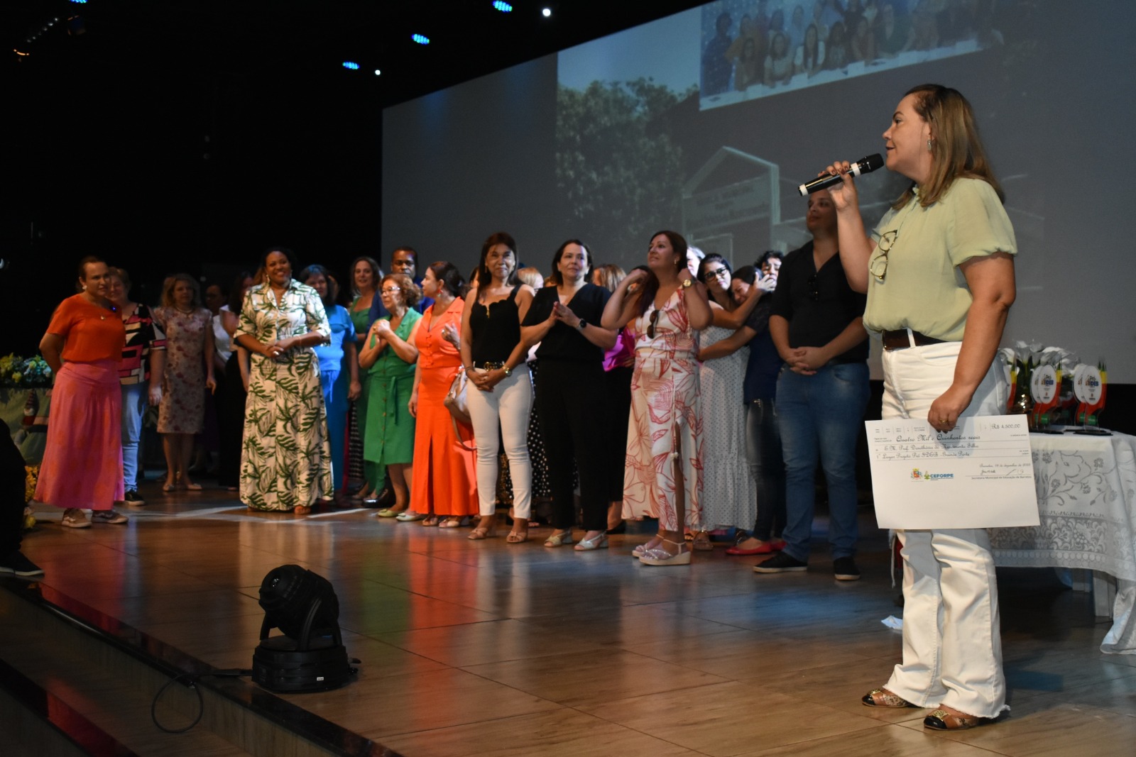 Prêmios dos programas Pró-Cemei, Pró-Ideb e Pró-Alfabetização são entregues para escolas e professores da Rede Municipal de Ensino