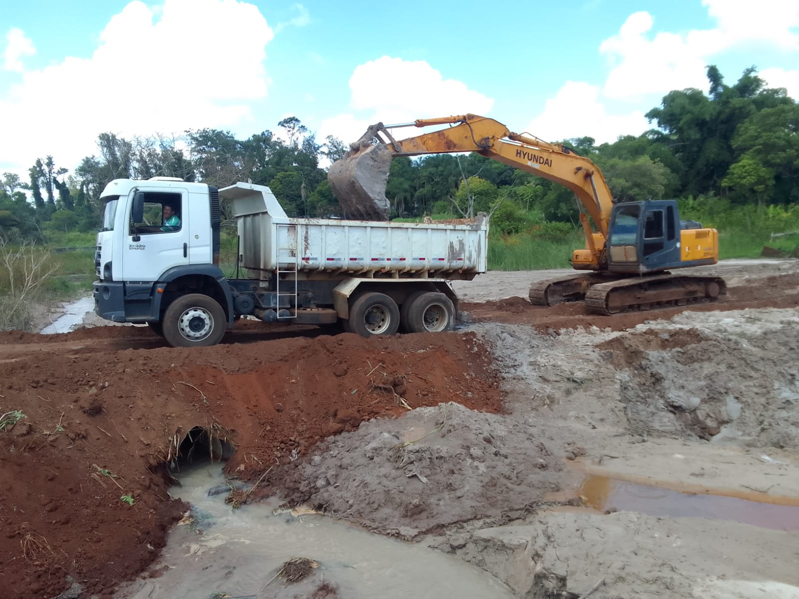 Programa do DAEE auxilia o SAAE na limpeza do Córrego Aleixo