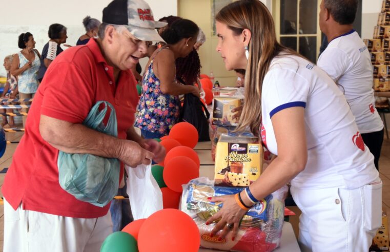 Campanha Natal de Luz entrega cestas, frangos, panetones e brinquedos para famílias de Barretos