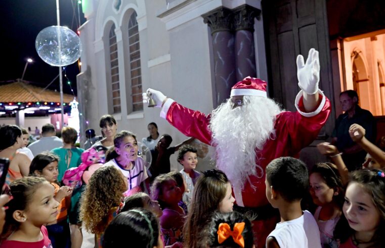 Festividades Natalinas: Colina inaugura decoração e iluminação com chegada do Papai Noel