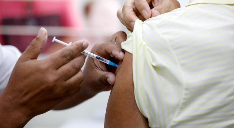 Governo de SP prorroga vacinação contra a gripe até 14 de julho
