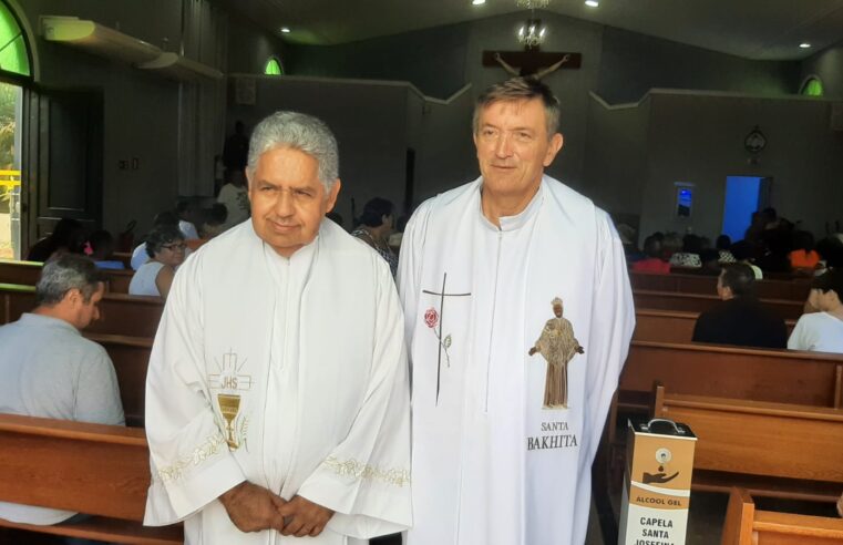 Padre celebra 26 anos de vida sacerdotal com missa e bolo