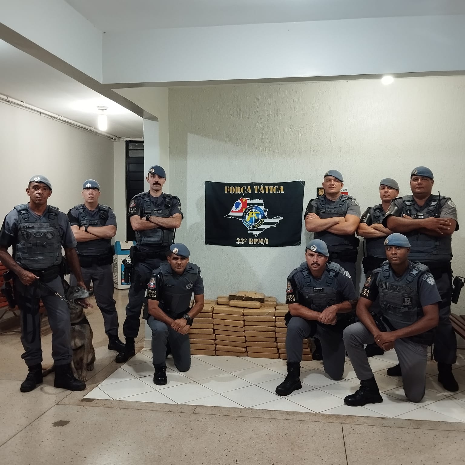 PM faz apreensão de 160 kg de maconha em veículo na SP-425