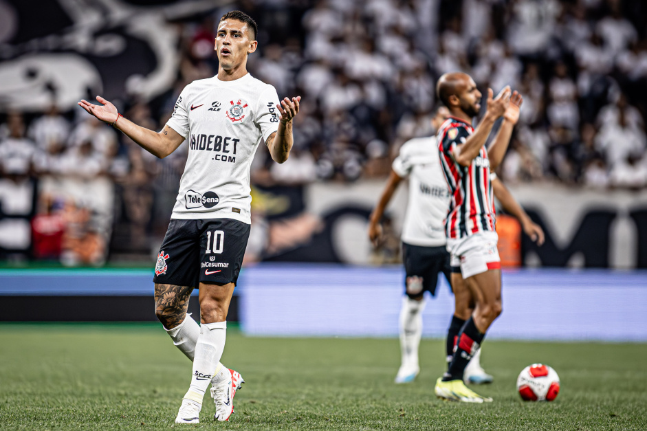 São Paulo vence na Arena e quebra tabu de 10 anos