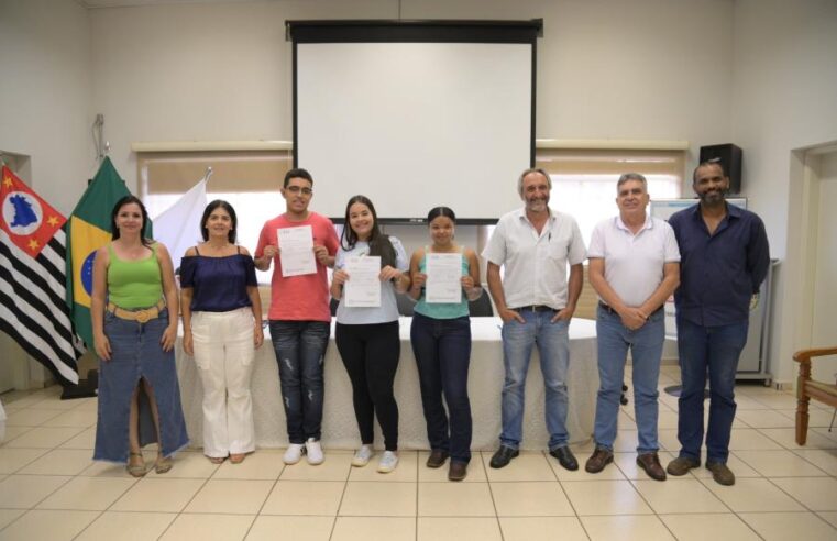 Prefeitura de Colina contempla estudantes da Escola Agrícola com bolsas de estudos 100% gratuitas