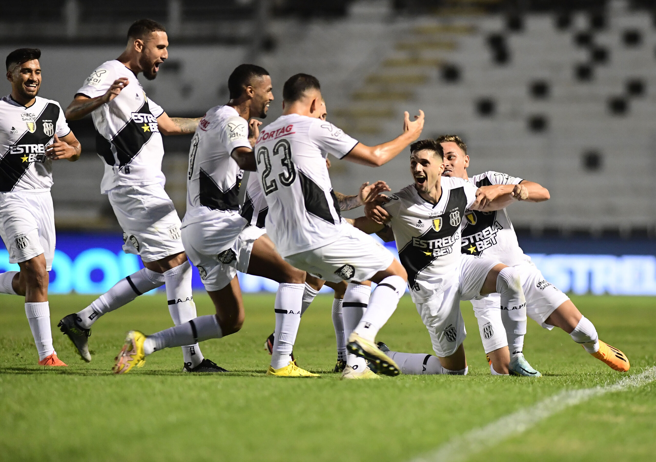 Ponte Preta vence o São Paulo e embala no Grupo B