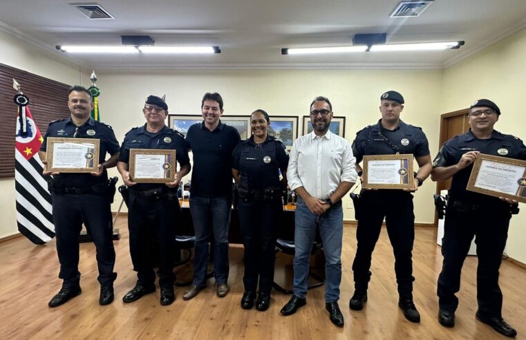 Guardas Civis Municipais de Bebedouro recebem certificados da Prefeitura