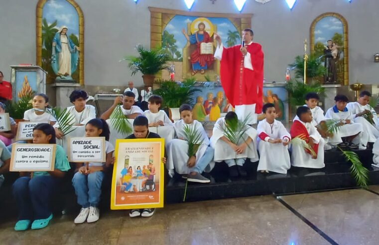 Domingo de Ramos teve missas e procissões