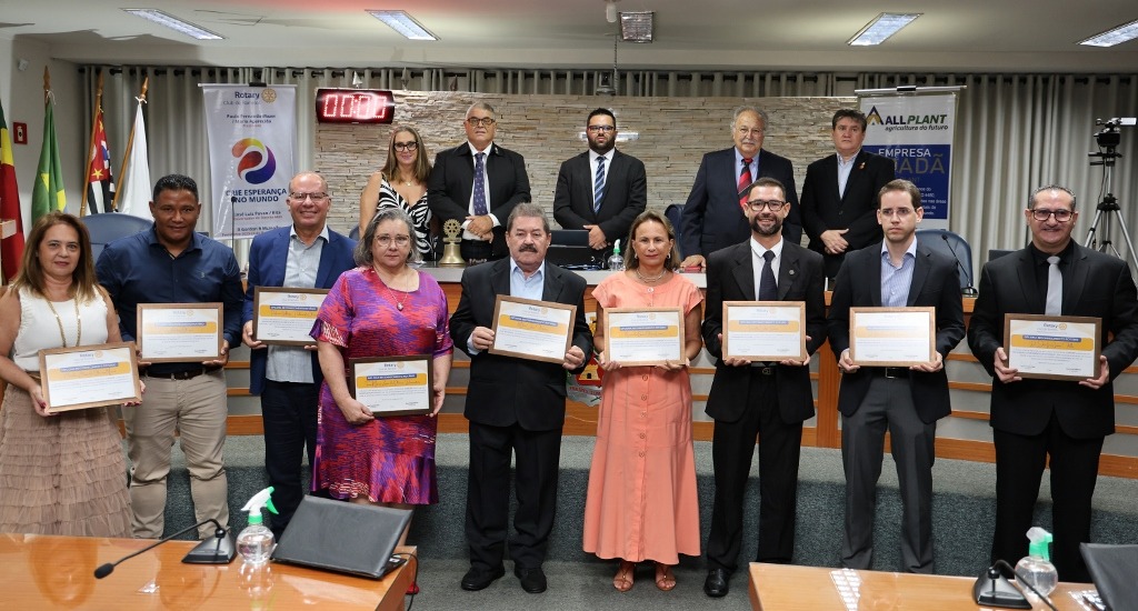 Rotary Club de Barretos homenageia personalidades durante Sessão Solene na Câmara