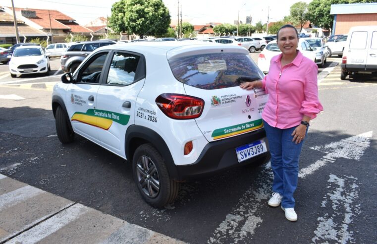 Prefeitura entrega veículo zero quilômetro à Secretaria Municipal de Obras e Serviços Urbanos