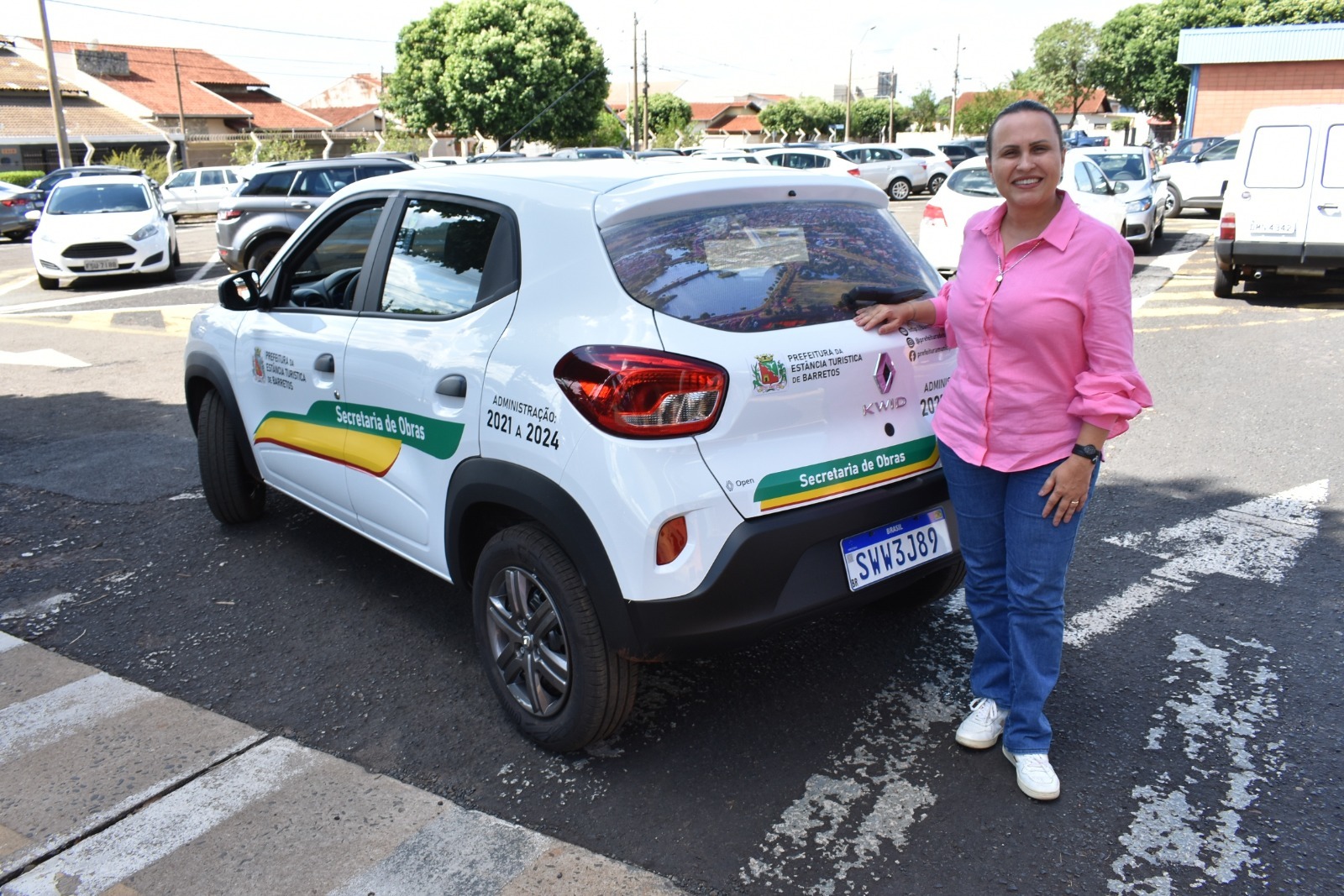 Prefeitura entrega veículo zero quilômetro à Secretaria Municipal de Obras e Serviços Urbanos