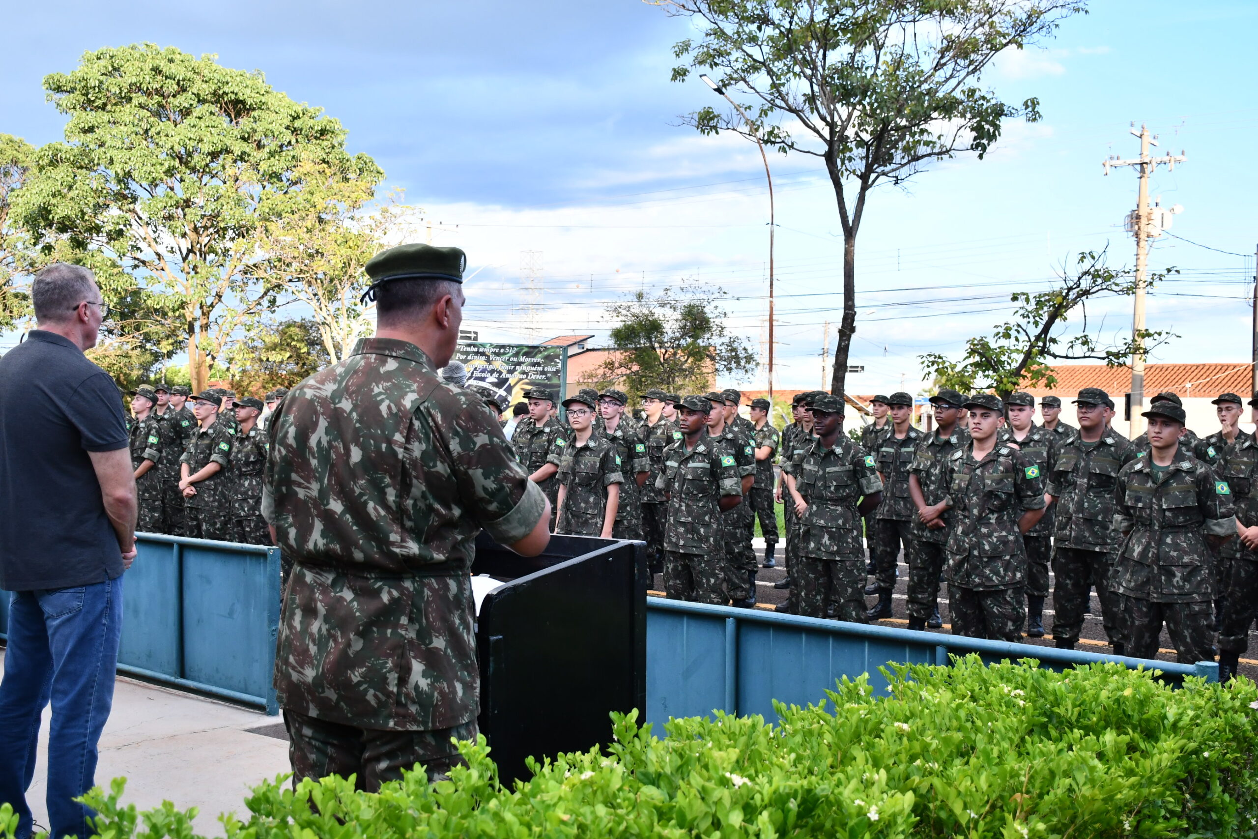 Tiro de Guerra realiza formatura do início de instrução da nova turma