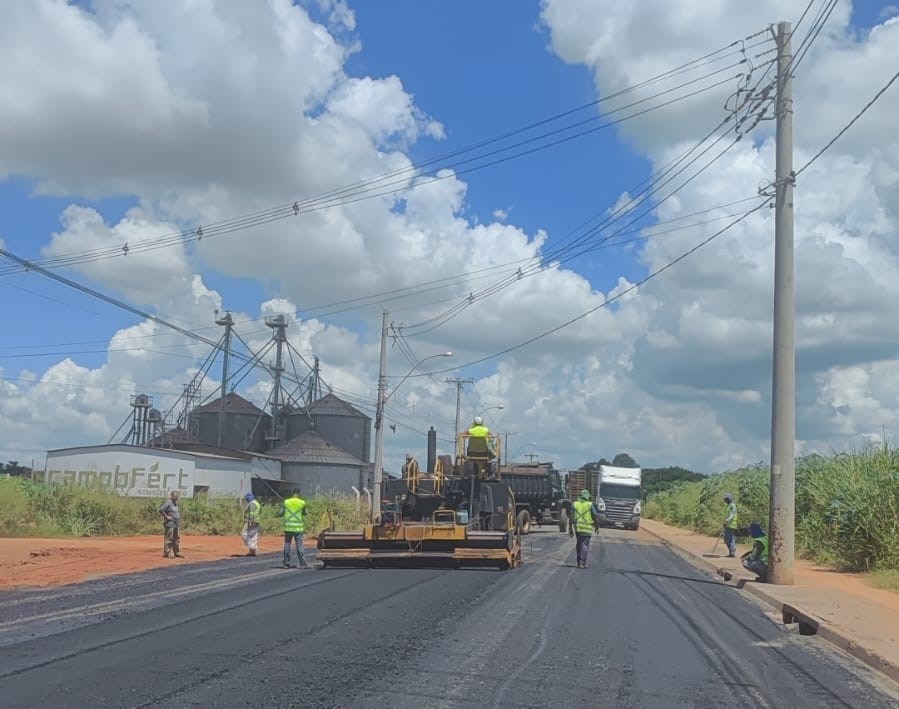 Avenida Alberto Calil recebe obras de infraestrutura e pavimentação