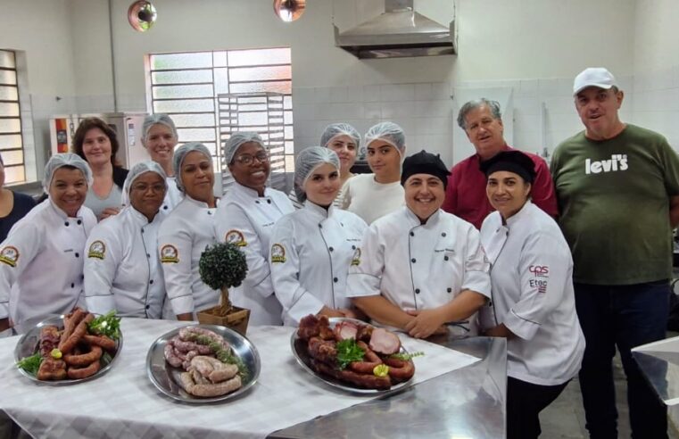 Alunos concluem curso de Processamento de Carnes com produção de vários pratos