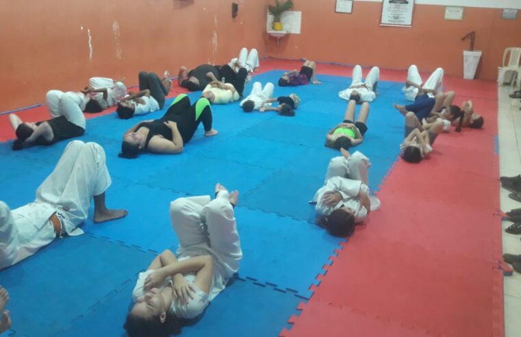 Karate oferece aulas gratuitas no Rochão e Instituto Federal