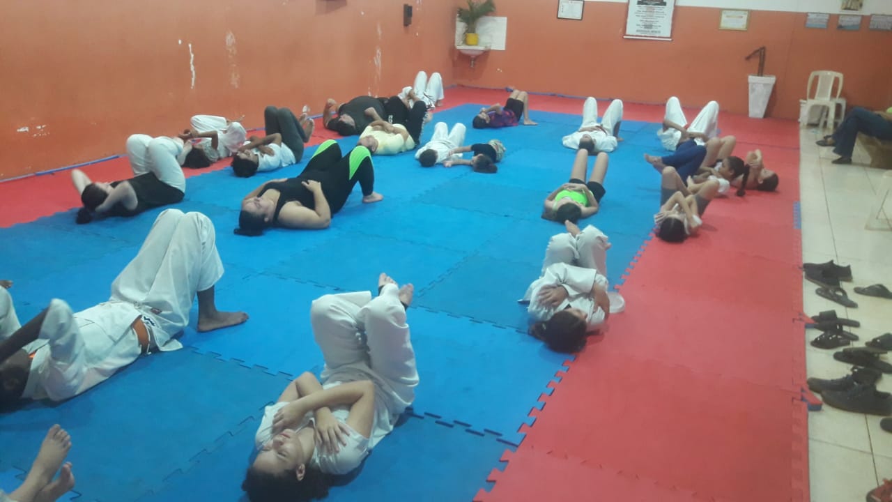 Karate oferece aulas gratuitas no Rochão e Instituto Federal