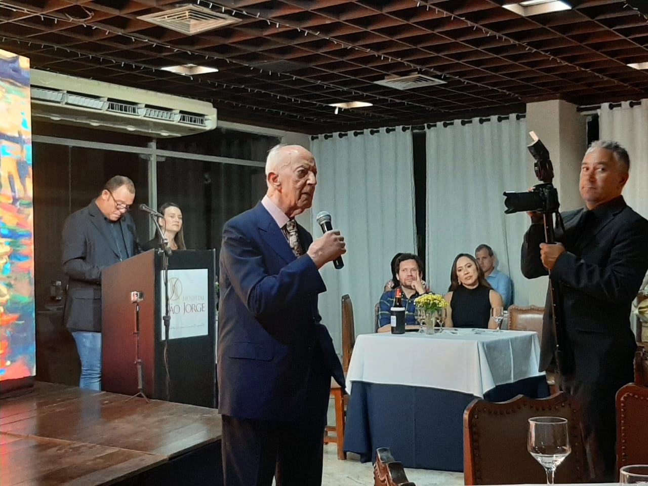 Corpo clínico presta homenagem ao médico Uebe Rezeck