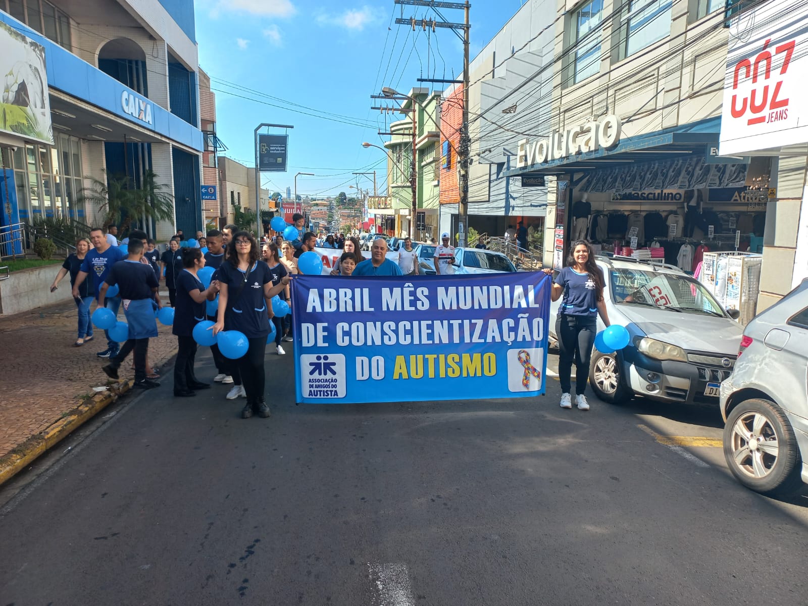 Entidades participam de Caminhada de alerta sobre o Autismo