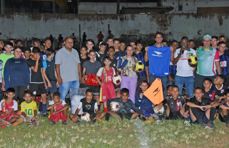 Novos materiais esportivos entram em campo nas Escolinhas de Futebol