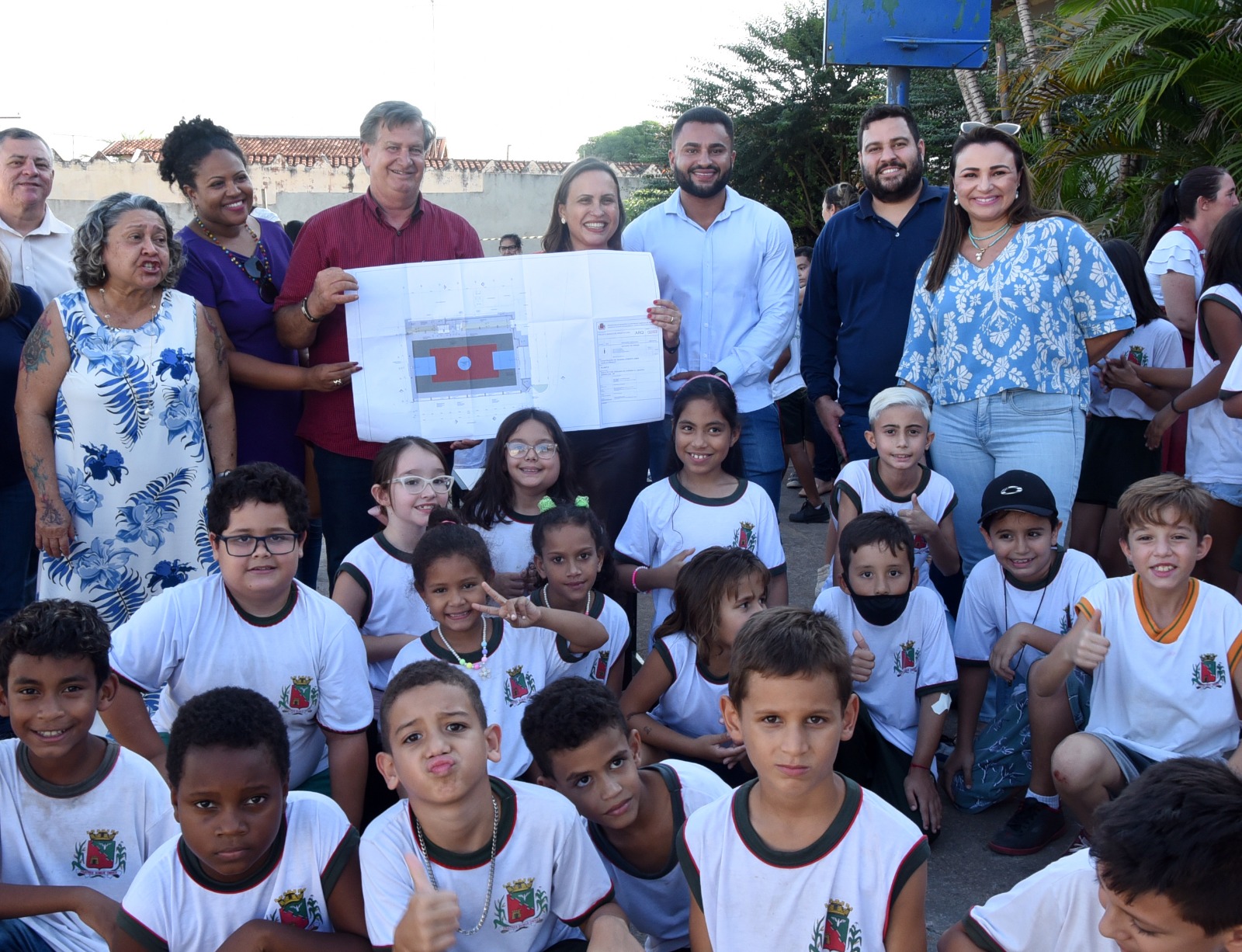 Prefeitura anuncia construção de quadra poliesportiva na Escola Municipal Anália Franco