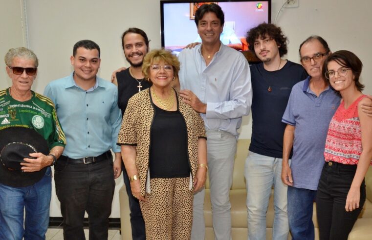 Cantora Alciony Menegaz, banda Cinnamon e jornalista Aquino José assinam parcerias com a TV Câmara Barretos para a exibição de clipes musicais e documentários