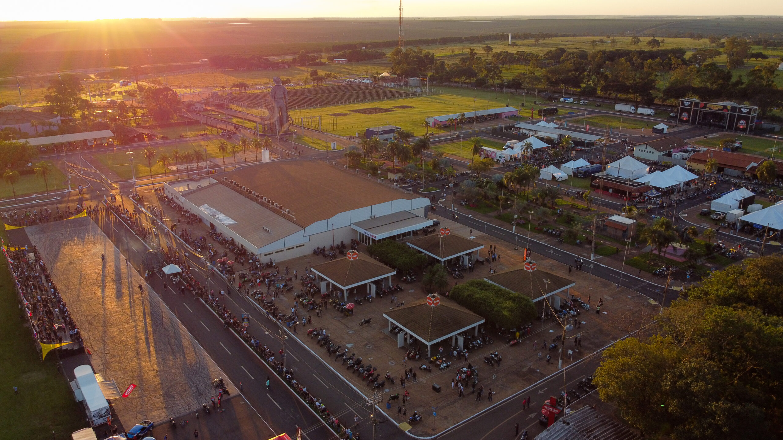 Maratona de shows de pop e rock e manobras radicais agitam Barretos neste final de semana