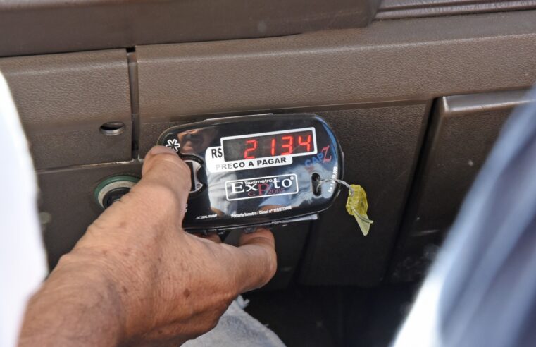 Ipem-SP fiscaliza taxímetros usados nos táxis de Barretos