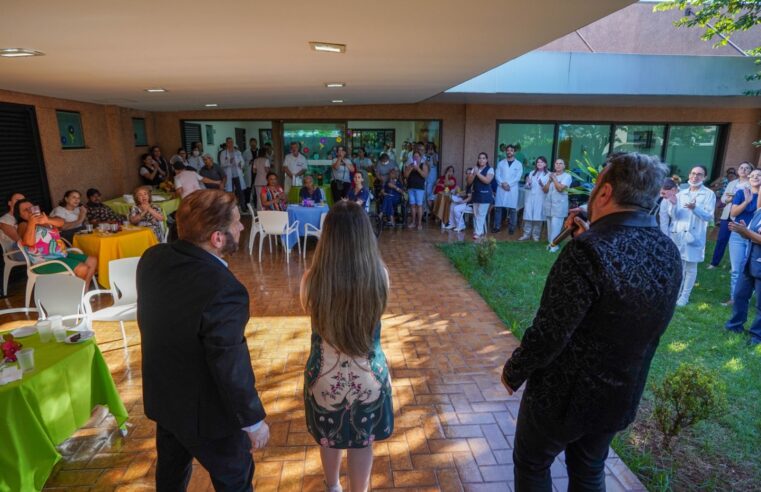 Espetáculo musical “Serenata de Amor” com A Bela e Os Tenores emocionou pacientes, profissionais e público no Hospital de Amor